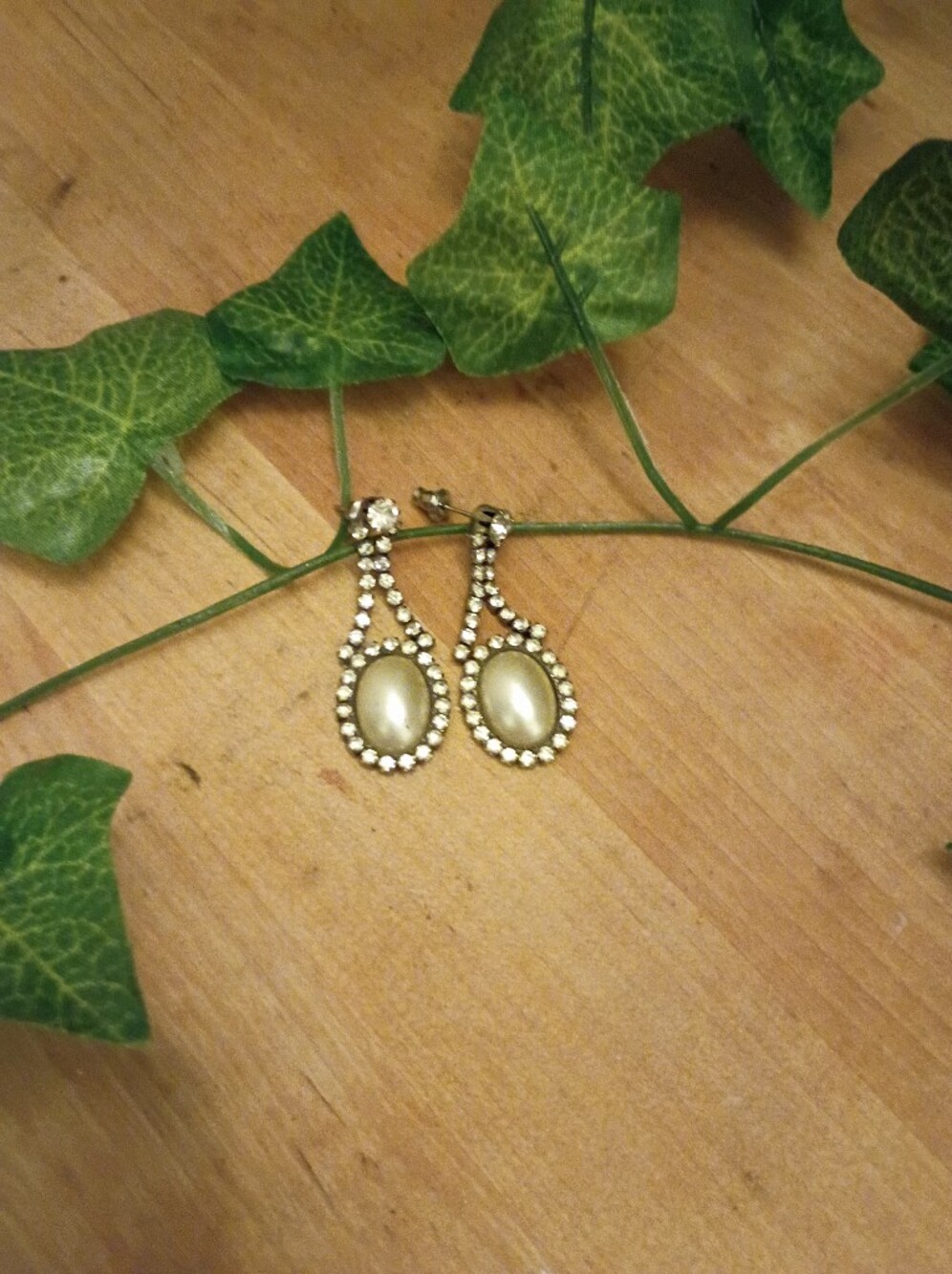 Pearl Drop Earrings Gold & White